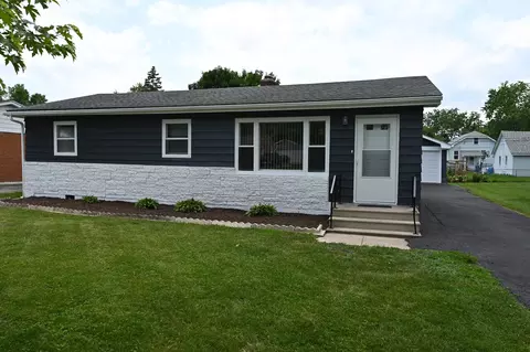 1155 Lebanon St, Aurora, IL 60505