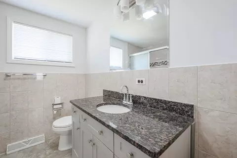 9664 N Lois Dr #E, Des Plaines, IL 60016 photo 10