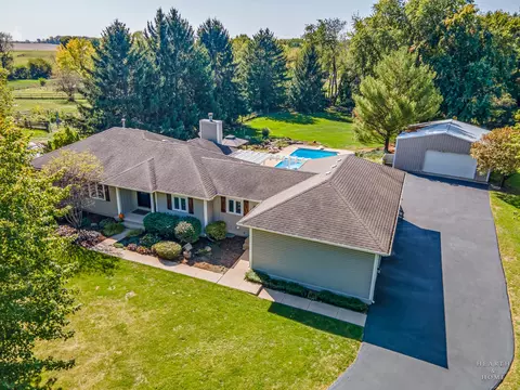 4 N426 Arrowhead Dr, Saint Charles, IL 60175