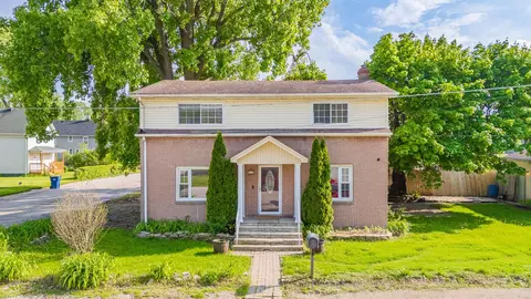 121 Lakeview Ave, Waukegan, IL 60085