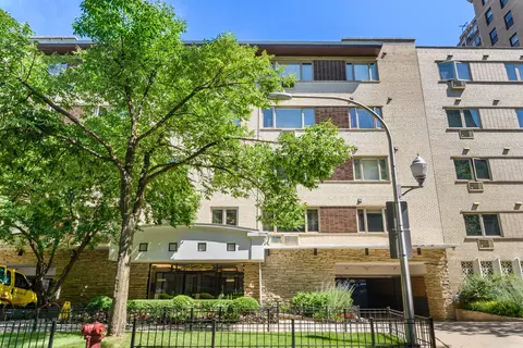 426 W Barry Ave #201, Chicago, IL 60657