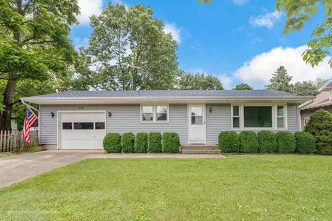 340 E Mckinley Ave, Hinckley, IL 60520