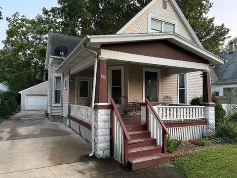 812 W Oakland Ave, Bloomington, IL 61701