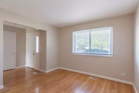 633 E Harbor Ter, Bartlett, IL 60103 photo 3