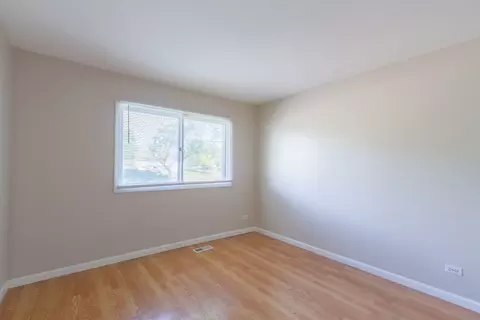 633 E Harbor Ter, Bartlett, IL 60103 photo 4