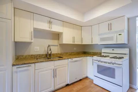 633 E Harbor Ter, Bartlett, IL 60103 photo 6