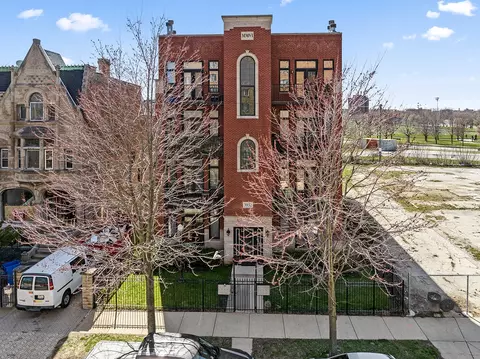 3932 S Lake Park Ave #3N, Chicago, IL 60653