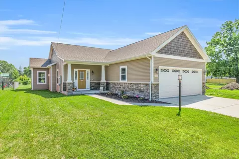 403 E Overton St, Tuscola, IL 61953