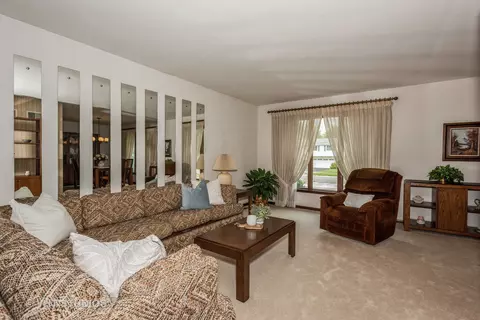 1516 E Lowden Ave, Wheaton, IL 60189 photo 2