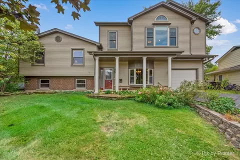 519 Surryse Rd, Lake Zurich, IL 60047