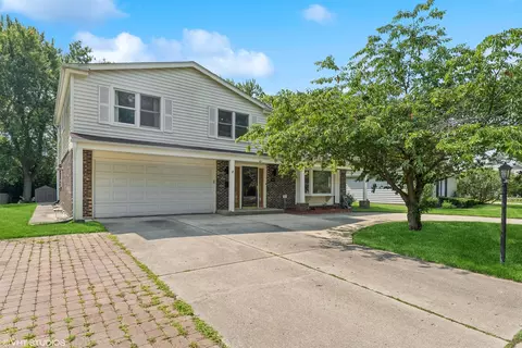 3035 Mary Kay Ln, Glenview, IL 60026
