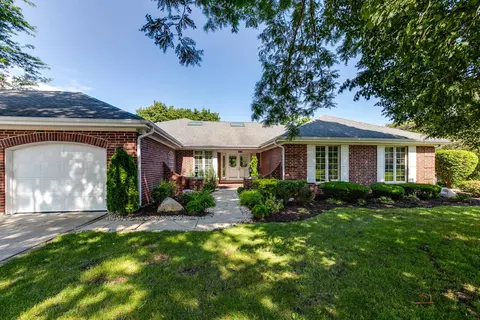 2821 Acacia Ter, Buffalo Grove, IL 60089