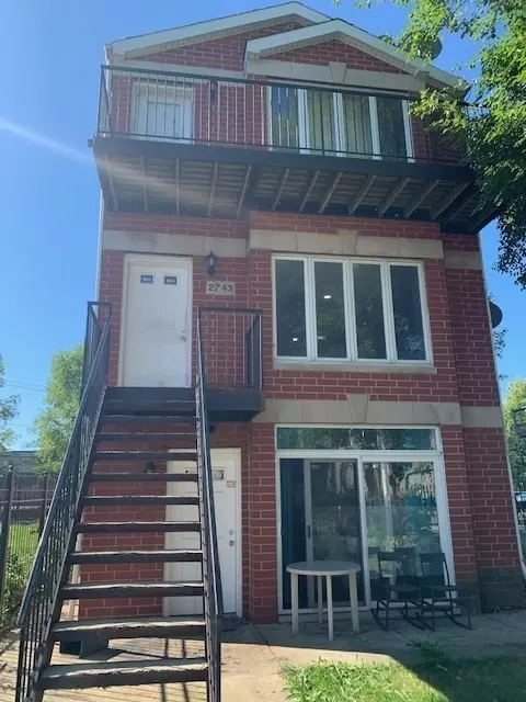 2743 W Polk St #2, Chicago, IL 60612