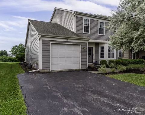 135 Dunton Ct, Mundelein, IL 60060