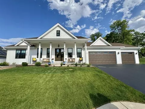 12147 Marble Dr, Rockton, IL 61072