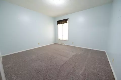 Bedroom - 1003 Page Dr, Champaign, IL 61821 photo 3 of 8