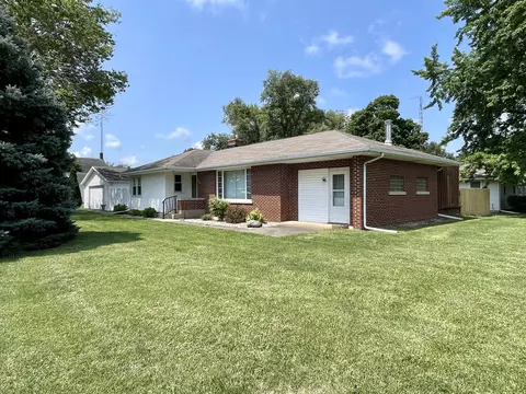 240 S Locust St, Clifton, IL 60927