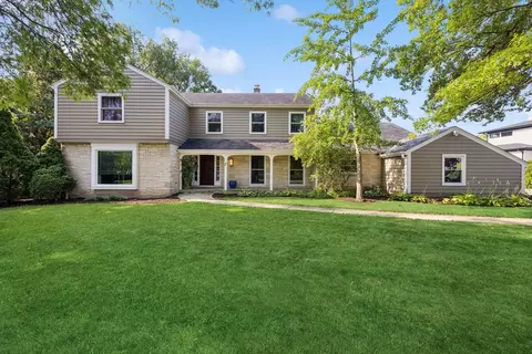 7 Sheffield Ln, Oak Brook, IL 60523