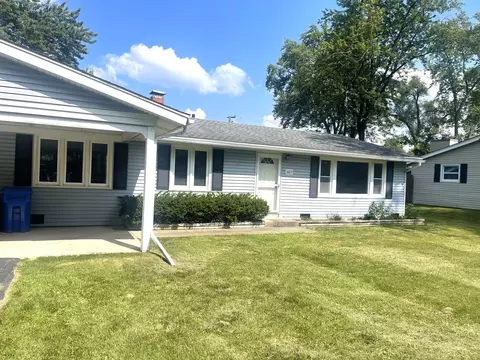 1023 Oak Ridge Rd, Carpentersville, IL 60110