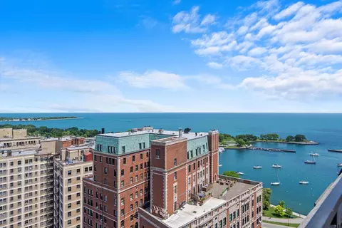 View/Area - 421 W Melrose St #8A, Chicago, IL 60657 photo 5 of 6