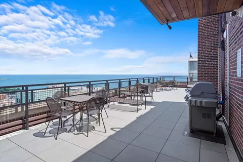 View/Area - 421 W Melrose St #8A, Chicago, IL 60657 photo 2 of 6