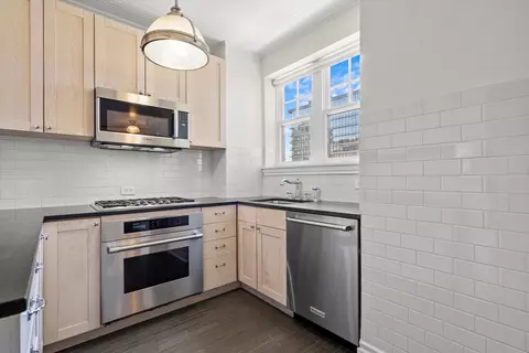 Kitchen - 421 W Melrose St #8A, Chicago, IL 60657 photo 2 of 2