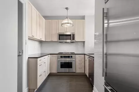 Kitchen - 421 W Melrose St #8A, Chicago, IL 60657 photo 1 of 2