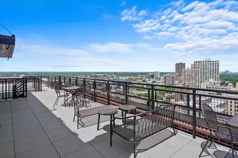 View/Area - 421 W Melrose St #8A, Chicago, IL 60657 photo 3 of 6