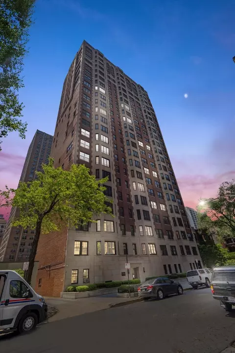 Exterior - 421 W Melrose St #8A, Chicago, IL 60657 photo 3 of 3