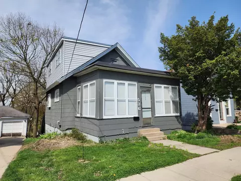 536 Raymond St, Elgin, IL 60120