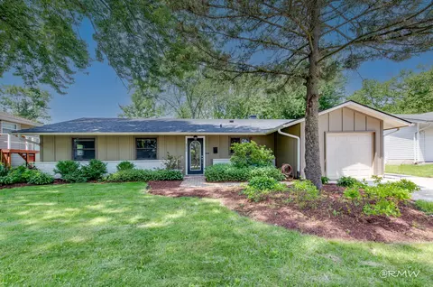6726 Patton Dr, Woodridge, IL 60517