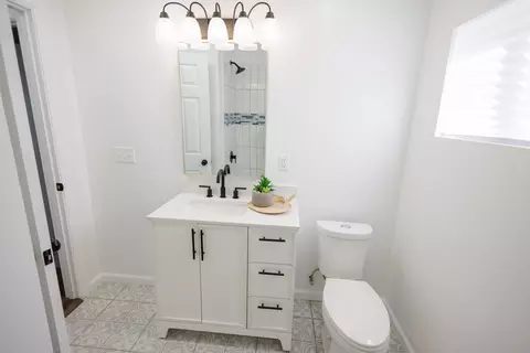 Bath - 708 Webster Cir W, Kankakee, IL 60901 photo 1 of 3