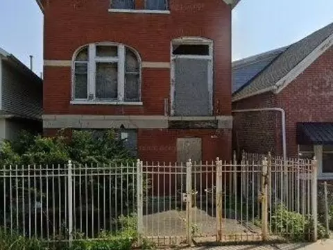 2621 W Gladys Ave, Chicago, IL 60612
