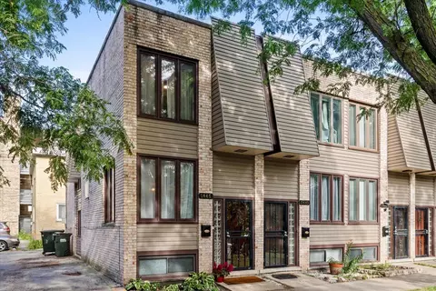 7447 N Ashland Blvd, Chicago, IL 60626