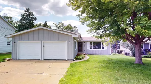 106 Fairfield Rd, Lindenhurst, IL 60046