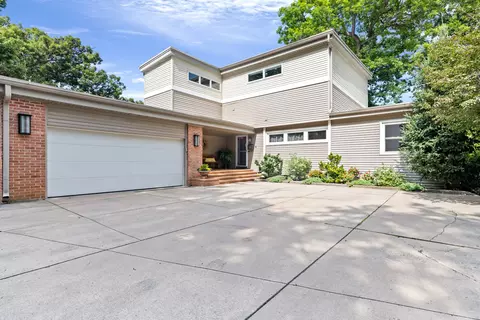 4 Willoughby Ter, Rockford, IL 61103