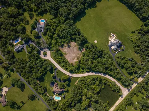 000 Cherry Vail Way, Woodstock, IL 60098