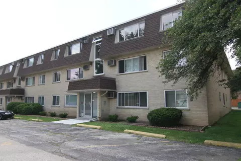 8812 Briar Ct #3A, Des Plaines, IL 60016