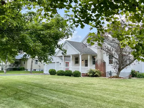 180 S Locust St, Clifton, IL 60927