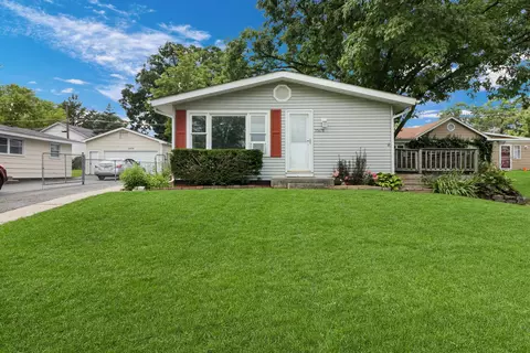 33678 N Oakland Dr, Grayslake, IL 60030