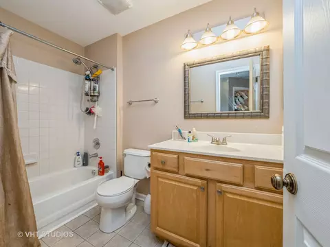 Bath - 411 Ash Fork Trl, Cary, IL 60013 photo 2 of 3