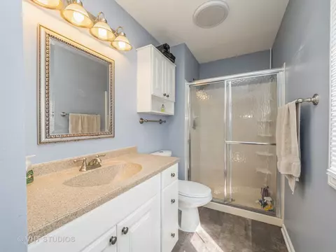 Bath - 411 Ash Fork Trl, Cary, IL 60013 photo 1 of 3