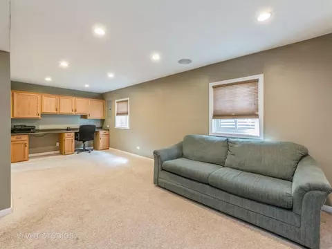 Living - 411 Ash Fork Trl, Cary, IL 60013 photo 3 of 4