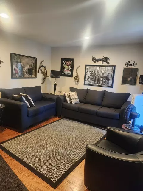 514 E 92nd St, Chicago, IL 60619 photo 2