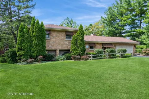 85 Willow Ln, Bristol, IL 60512