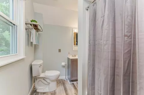 Bath - 417 State St, Batavia, IL 60510 photo 5 of 6