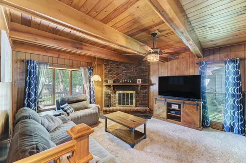 Living - 417 State St, Batavia, IL 60510 photo 2 of 3