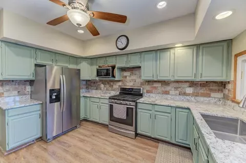 Kitchen - 417 State St, Batavia, IL 60510 photo 3 of 4