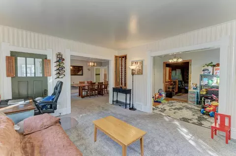 Living - 417 State St, Batavia, IL 60510 photo 1 of 3