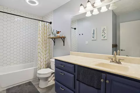 Bath - 36 Ashley Ln, Champaign, IL 61820 photo 1 of 2